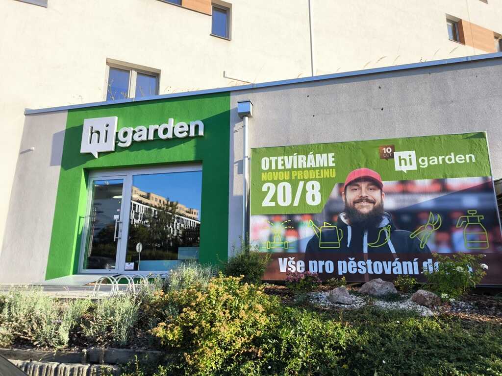 Přední část prodejny Higarden, Poděbradská 1099/166